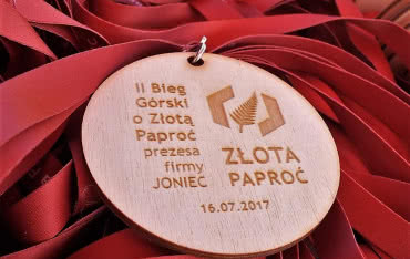 Ponad 200 biegaczy na trasie II Biegu Górskiego o Złotą Paproć prezesa firmy JONIEC