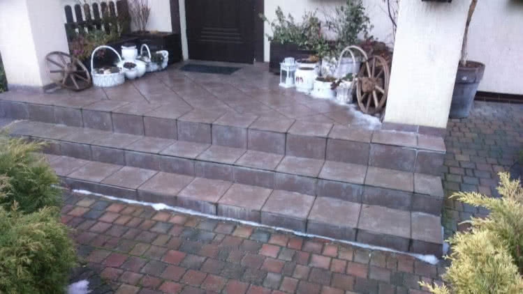 Płytki na schodach zewnętrznych