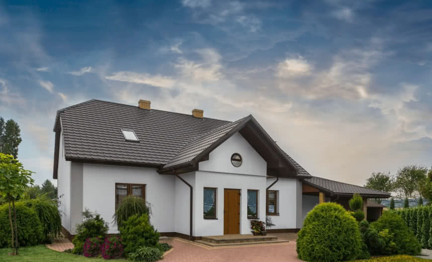 Cena blachodachówki za m² w 2026 roku. Od czego zależy koszt pokrycia dachu?